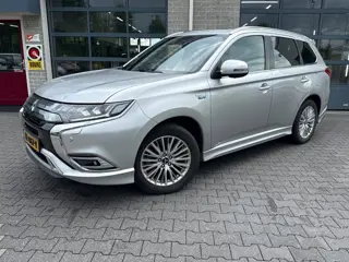 Mitsubishi Outlander 2.4 PHEV Instyle|SCHUIFDAK|TREKHAAK|LEER|