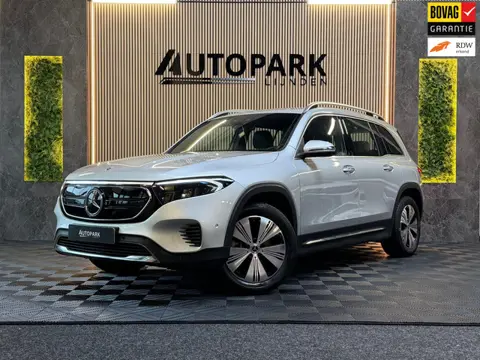 Mercedes-Benz EQB 350 4MATIC AMG Line 67 kWh CAMERA|CARPLAY|SFEERVERLICHTING|ELEKT KOFFERKLEP|GARANT