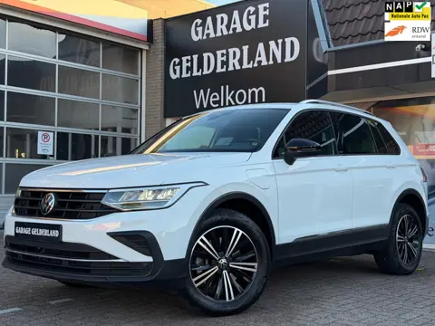 Volkswagen Tiguan 1.5 eHybrid | Full-Led | Apple/Android | Navi | Camera | Cruise | Climate | Pdc | 