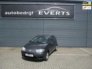 Fiat Punto 1.2 Active Apk 12-05-2027 goed rijdende auto rechts achter deukje zie foto nu scherpe mee