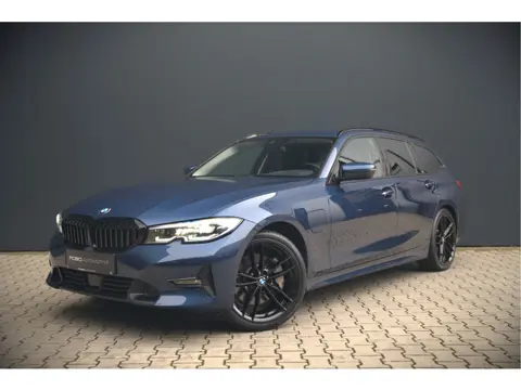 BMW 3 Serie Touring 330e High Executive Sportline | Keyless | PDC | Leer | Hifi | Ambiance Verlichti