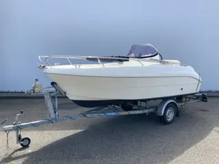 Consoleboot Prins 480 & Trailer Motor 9,9 pk 4 Takt met Biminitop 5 Zits Afdekzeil Fishfinder Lijnen