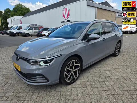 Volkswagen Golf Variant 1.0 eTSI Life | panoramadak | Narno Grey | digitaal dashboard