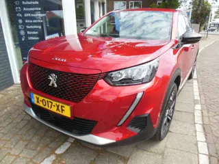 Peugeot e-2008 EV Allure Pack 50 kWh 12 maanden Bovag garantie carplay/android