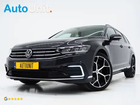 Volkswagen Passat Variant 1.4 TSI PHEV GTE | Massage | Adaptive Cruise | Camera | Stoelverwarming | 