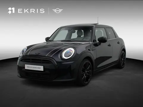 MINI 5-Deurs Cooper Business Edition + Classic Uitvoering + Essence Pack + Glazen panoramadak + Acht