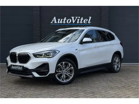 BMW X1 xDrive25e | Panodak | Sportleder | Head-Up | Trekhaak | Adaptive Cruise | Camera