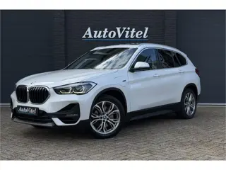 BMW X1 xDrive25e | Panodak | Sportleder | Head-Up | Trekhaak | Adaptive Cruise | Camera