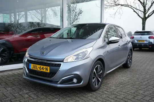 PEUGEOT 208 1.2 PURETECH ALLURE - ALL IN PRIJS- Camera- Navi- Carplay