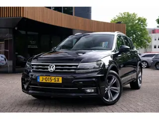 Volkswagen Tiguan 1.5 TSI ACT Highline Business R|Pano|ACC|Trekhaak|R-Line|
