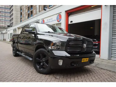 Dodge Ram 1500 5.7 V8 HEMI 4WD | BLACK OPTIC | Classic | 300l LPG | APPLE CARPLAY | Stoel- stuurverw