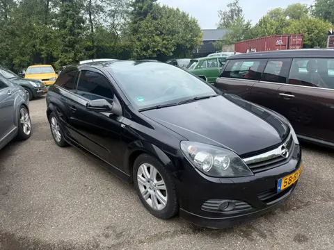 Opel Astra GTC 1.4 Cosmo met panoramadak GEINIG VOOR WEINIG
