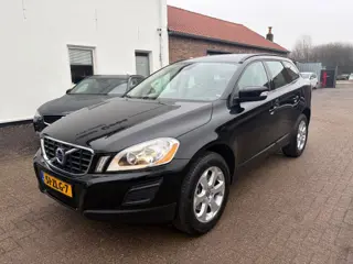 VOLVO XC60 T5 Momentum