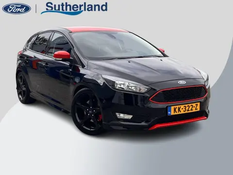 Ford Focus 1.5 Black Edition 150pk | Navigatie | Cruisecontrole | Trekhaak afneembaar