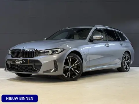 BMW 3 Serie Touring 330e | M-pakket | Lederen sportstoelen | Harman/Kardon | Sfeerverlichting | Full
