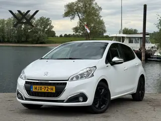 Peugeot 208 1.2 PureTech Allure | Navi | Stoelverw.| PDC