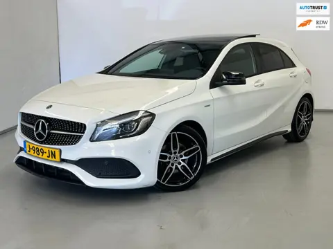Mercedes-Benz A-klasse 180 / AMG / Pano / CarPlay / Camera