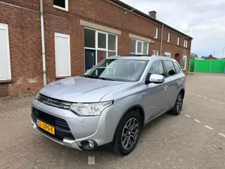 Mitsubishi Outlander 2.0 PHEV Limited Edition X-Line | Schuifdakje | Automaat | Airco | Camera