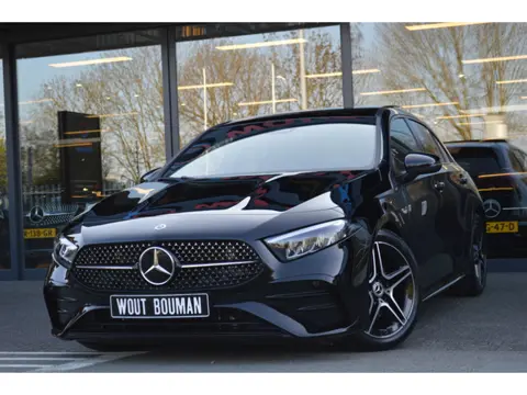 Mercedes-Benz A-Klasse 200 AMG Led Panorama Widescreen Sfeer Camera Night CarPlay Pdc