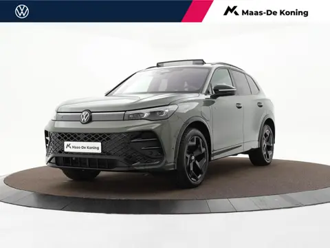 Volkswagen Tiguan 1.5 204pk DSG eHybrid R-Line · Panoramadak · Wegklapbare Trekhaak · Harman Kardon 