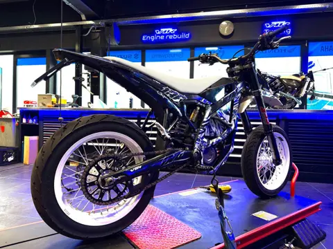 Sur-Ron Supermoto Ultra Bee 60 pk A1 rijbewijs Supermotard