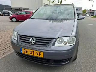 Volkswagen Touran 1.6-16V FSI Business AIRCO/CRUISE!