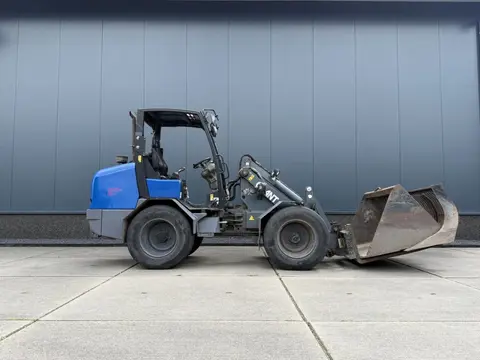 Giant V6004