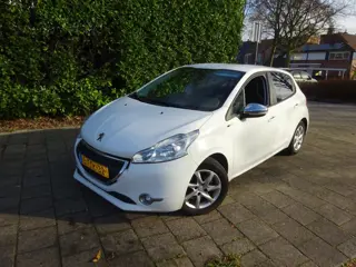 Peugeot 208 MET NIEUW KOPELING SET & JAAR APK!