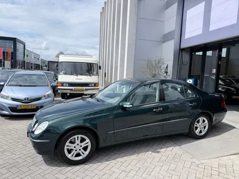 Mercedes-Benz E-klasse 200 K. AUTOMAAT! NIEUWSTAAT! NAP! INRUIL MOGELIJK!