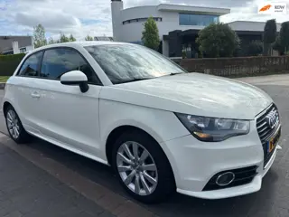 Audi A1 1.2 TFSI nieuwe motor ! 170 dkm airco stoel verwarming.