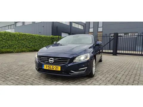 Volvo V60 2.4 D6 AWD Hybride Bj 2013 leer xenon Camera