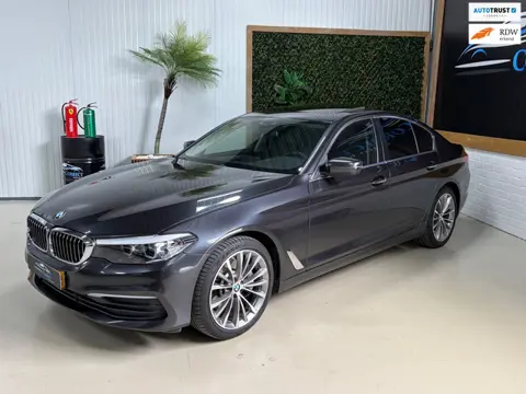BMW 5-serie 530i xDrive High Executive|Schuifdak|Memory|Trekhaak|
