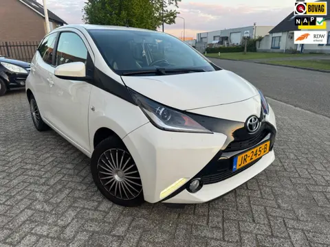 Toyota Aygo 1.0 VVT-i x-play Camera, Led, Cruise