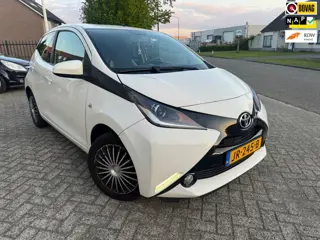 Toyota Aygo 1.0 VVT-i x-play Camera, Led, Cruise
