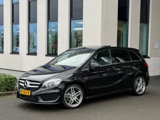 Mercedes-Benz B-klasse 180 AUTOMAAT AMG styling, panoramadak, trekhaak, 47000 km, dealer onderhouden