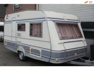 Tec 390K1 4Persoons, Midden Keuken, Vast Toilet, Voortent, Kachel, Koelkast.
