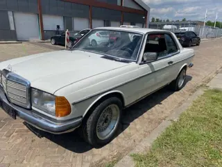 Mercedes-Benz 200-280 (W123) 230 C