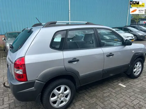 Hyundai Tucson 2.0i Active rijdt super AIRCO