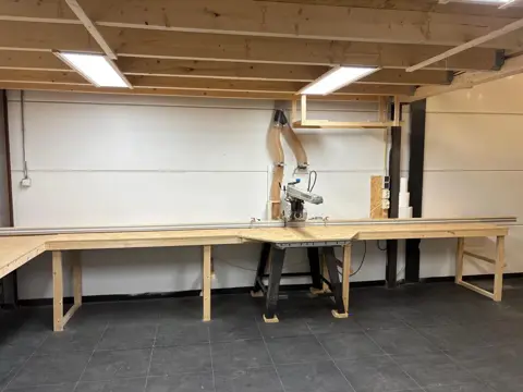 Afkortzaag incl tafel, lineaal en afzuigsysteem