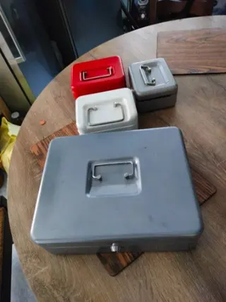 3 x Geldkistjes en 1 x documenten / geldkist