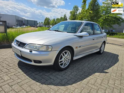 Opel Vectra 1.8-16V Sport Edition II Airco weinig kmstand N.A.P Nieuw A.P.K