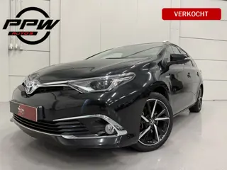 Toyota Auris Touring Sports 1.8 Hybrid Lease pro PANO/LED/TREKHAAK/CAMERA/LEER-STOF SP.STOEL/DAB/17"