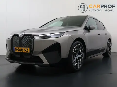 BMW iX xDrive40 High Executive 77 kWh Trekhaak | SOH 97% | Pano | Harman Kardon | HUD |