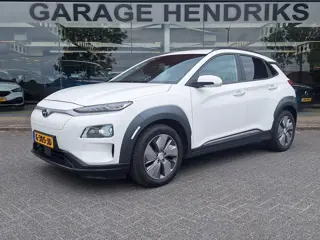 Hyundai Kona EV Premium 64 kWh | SOH: 96,8% | Warmtepomp | Lage km-stand | Leder | HUD | Blindspot |