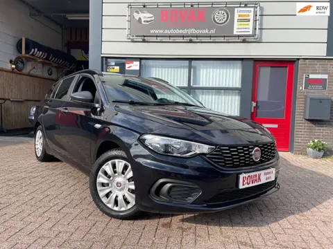 Fiat Tipo Stationwagon 1.4 T-Jet 16v Business Lusso Black