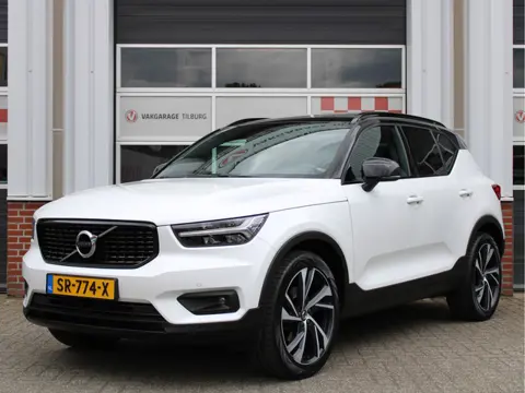 Volvo XC40 2.0 T4 190PK R-Design Automaat /NAVI/Panoramadak/Trekhaak/Cruise control/PDC/20'LM/Leder/