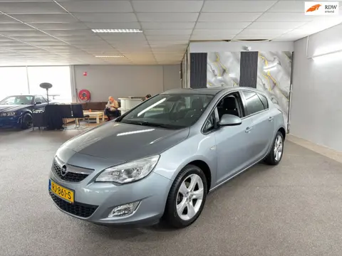 Opel Astra 1.4 Cosmo Apk Nieuw,Clima,Cruise,Lm velgen,N.A.P,2 sleutels+Boekjes,Goed onderhouden!!