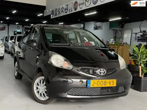 Toyota Aygo 1.0-12V/ 5drs/ dealeronderhouden/ 1jaar apk/ airco/ EL-ramen/ zeer nette auto.