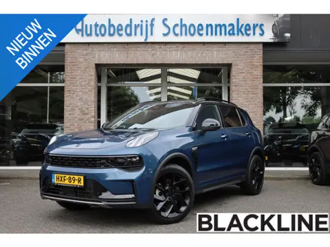 Lynk & Co 01 1.5 261PK! MY23+BLACKLINE + 6.6 Kwh LADEN! ZWARTE-HEMEL 360-CAMERA PANO/SCHUIF INFINITY