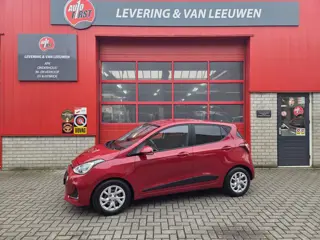 Hyundai I10 1.0i Premium Navigatie/ Stoel en stuurverwarming/ Parkeersensoren achter/ Rijklaarprijs!